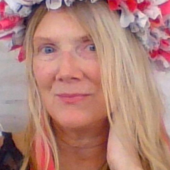 Meet your Posher, Gail - Picture 1 of 1